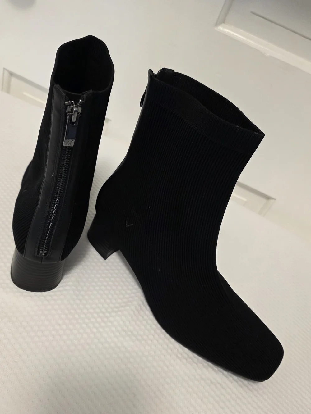 Vivaia Squared Toe Black Ribbed Stretch Ankle Booties Block Heel Size 40.5/9.5